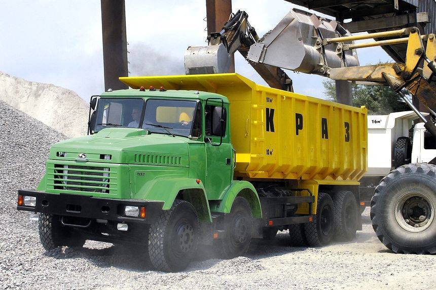 Тяжелый самосвал КрАЗ-7133